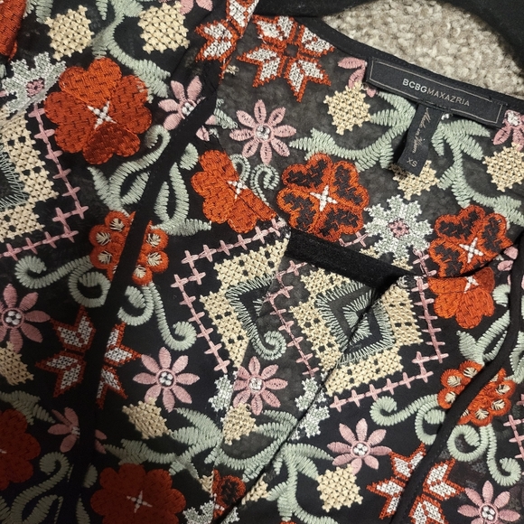 Embroided - Picture 4 of 6